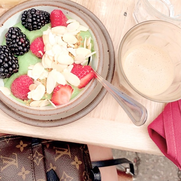 Meet your Posher, Angelique - Picture 3 of 4